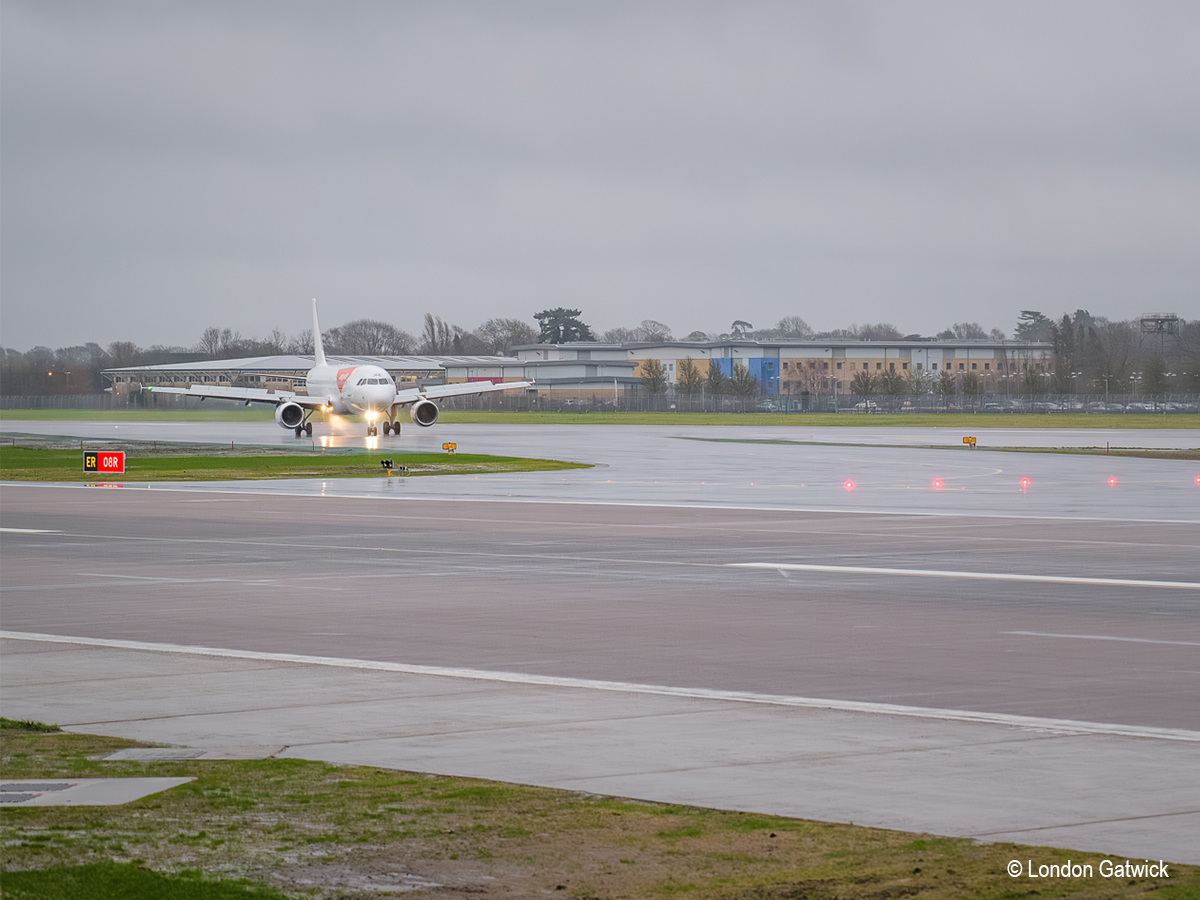 London Gatwick Rapid Exit Taxiway in action